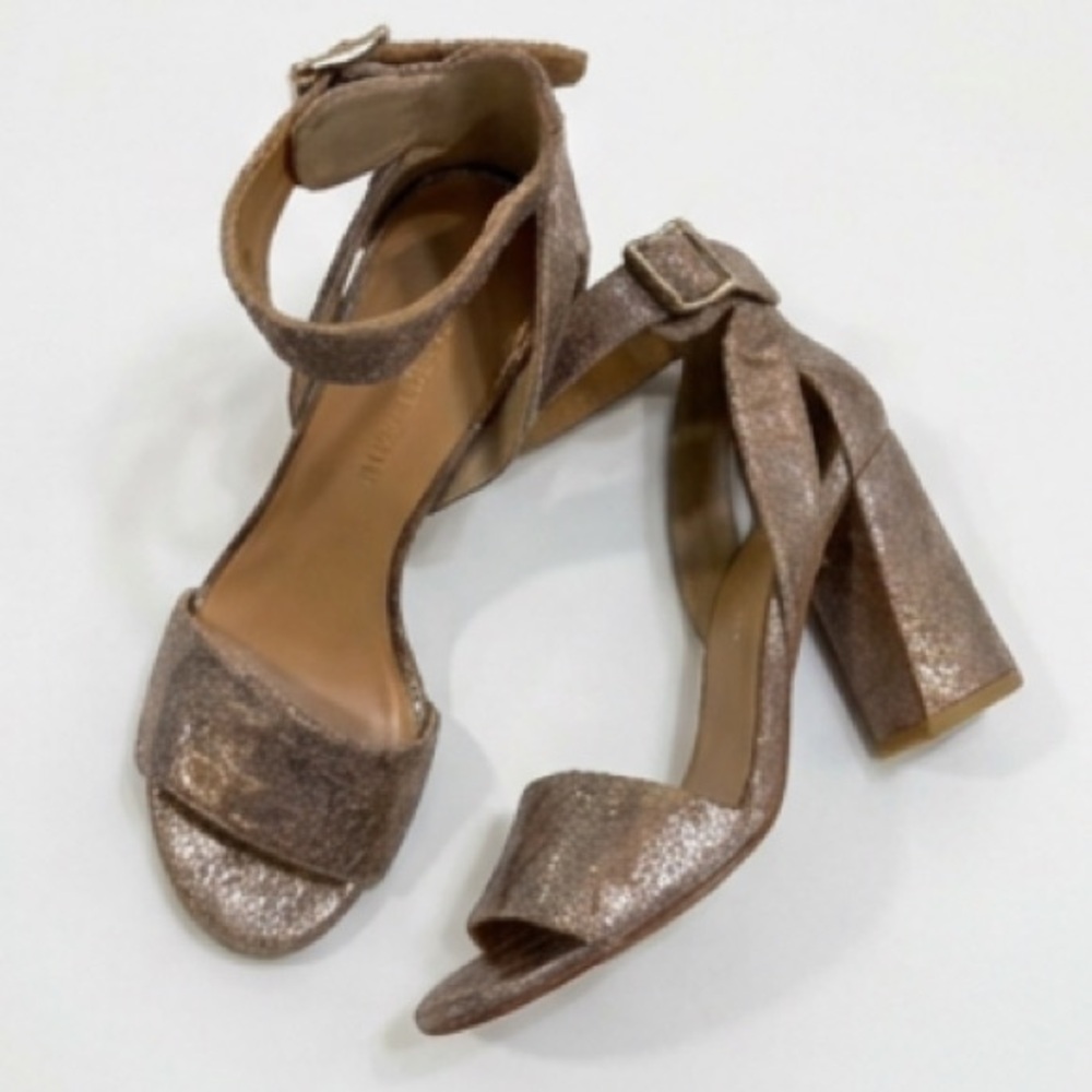 Stuart Weitzman Block Heels Sandals Sz 7.5 Metallic Gold